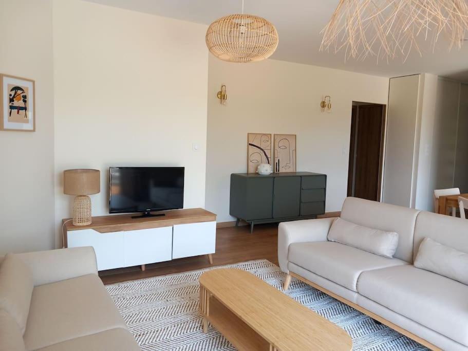 Maison Neuve Avec Piscine Chauffee, 4 Kms De Contis Plage Сен-Жулиен-ан-Борн Екстериор снимка
